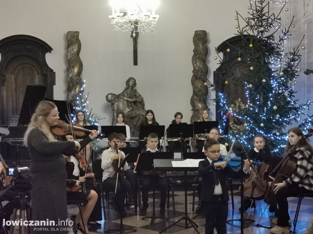 Koncert świąteczny w sali barokowej