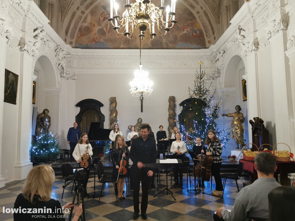 Koncert świąteczny w sali barokowej