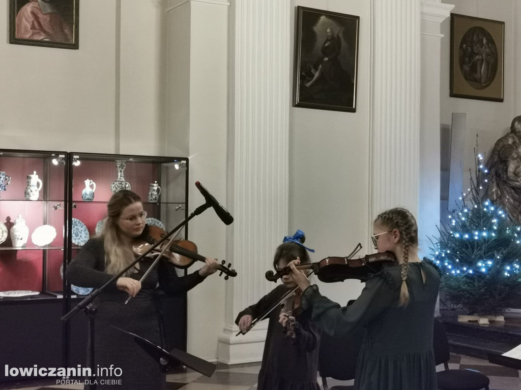 Koncert świąteczny w sali barokowej