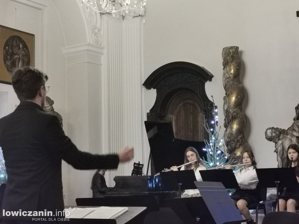 Koncert świąteczny w sali barokowej