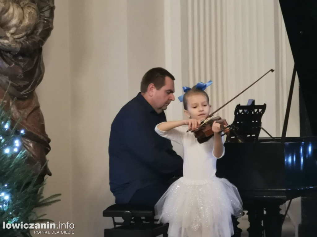 Koncert świąteczny w sali barokowej