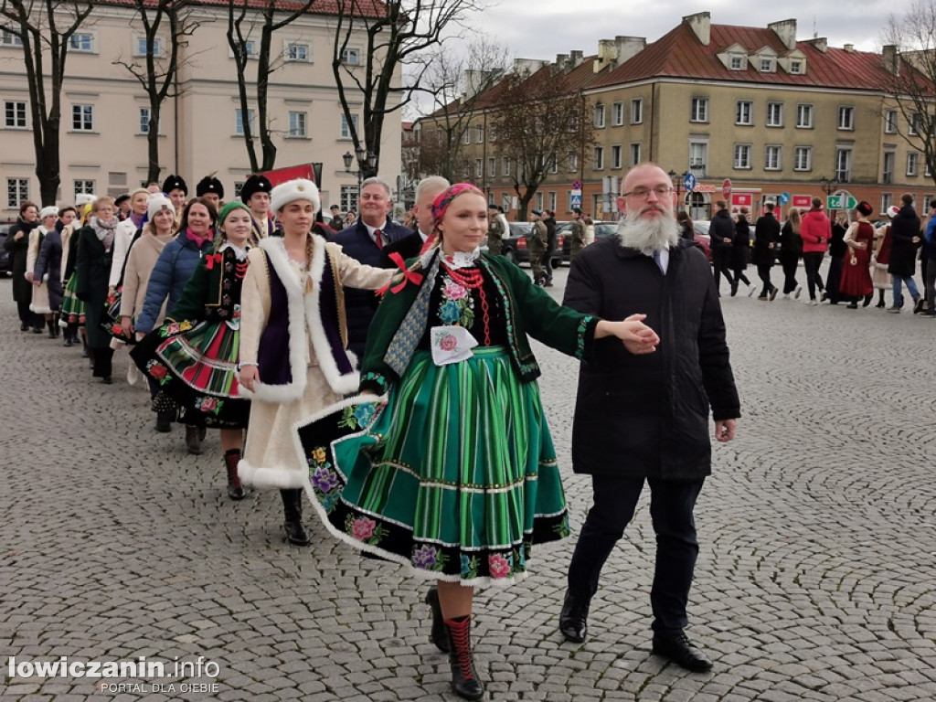 Polonez na Starym Rynku w Łowiczu