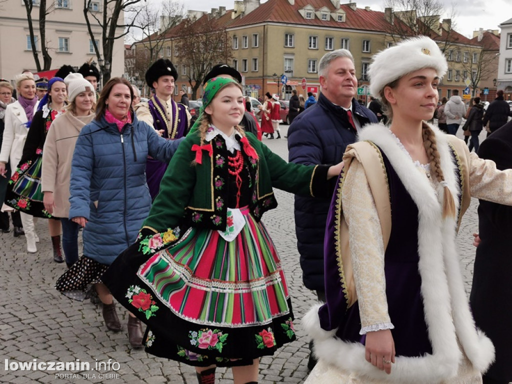 Polonez na Starym Rynku w Łowiczu