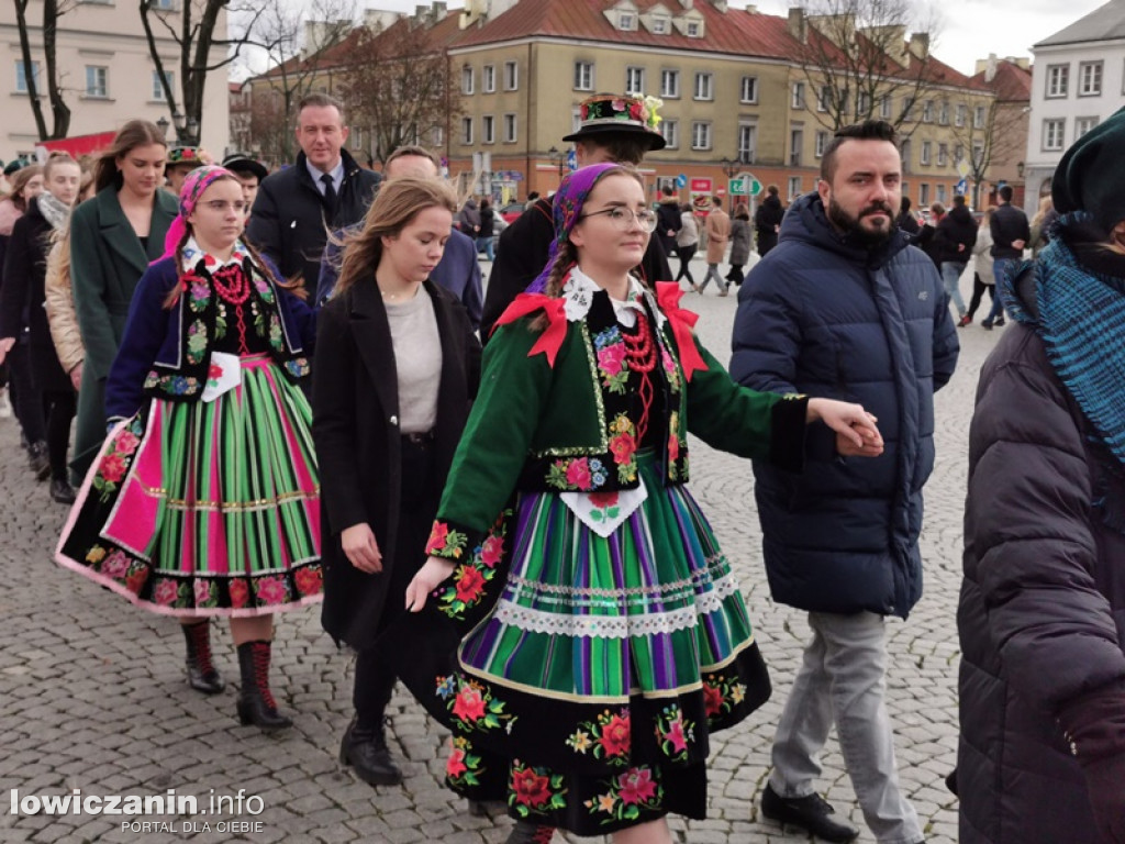 Polonez na Starym Rynku w Łowiczu