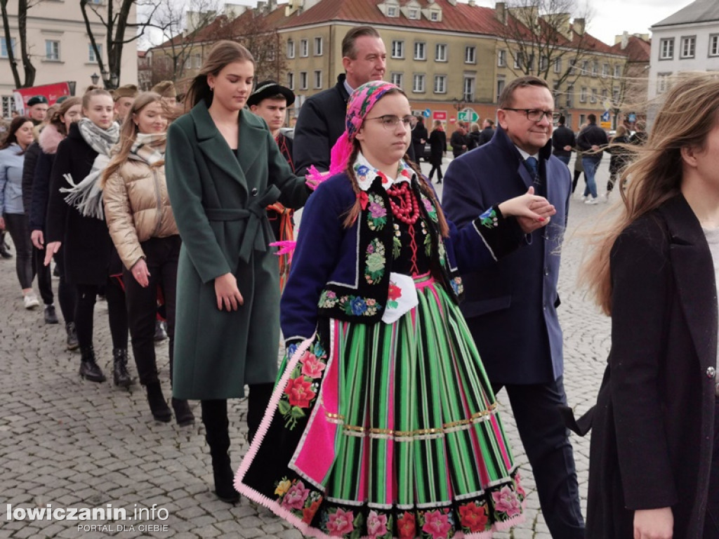 Polonez na Starym Rynku w Łowiczu
