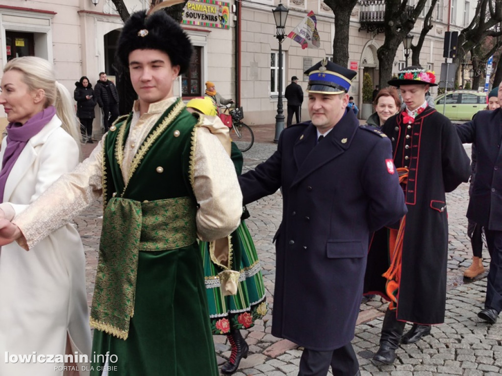 Polonez na Starym Rynku w Łowiczu
