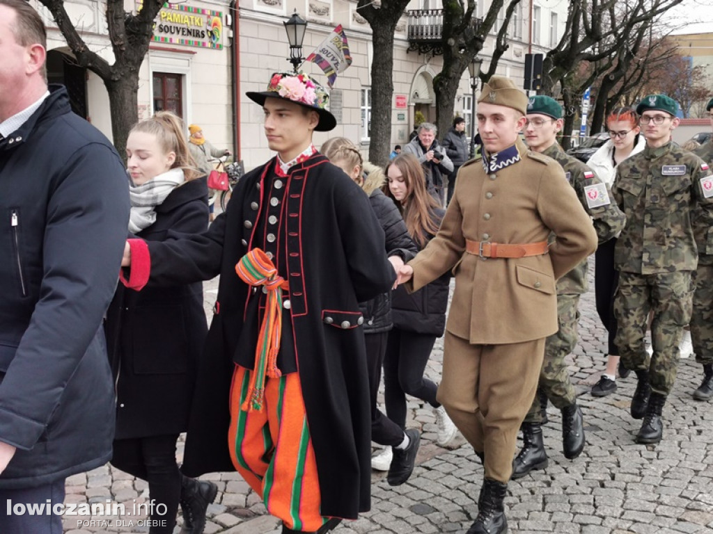 Polonez na Starym Rynku w Łowiczu