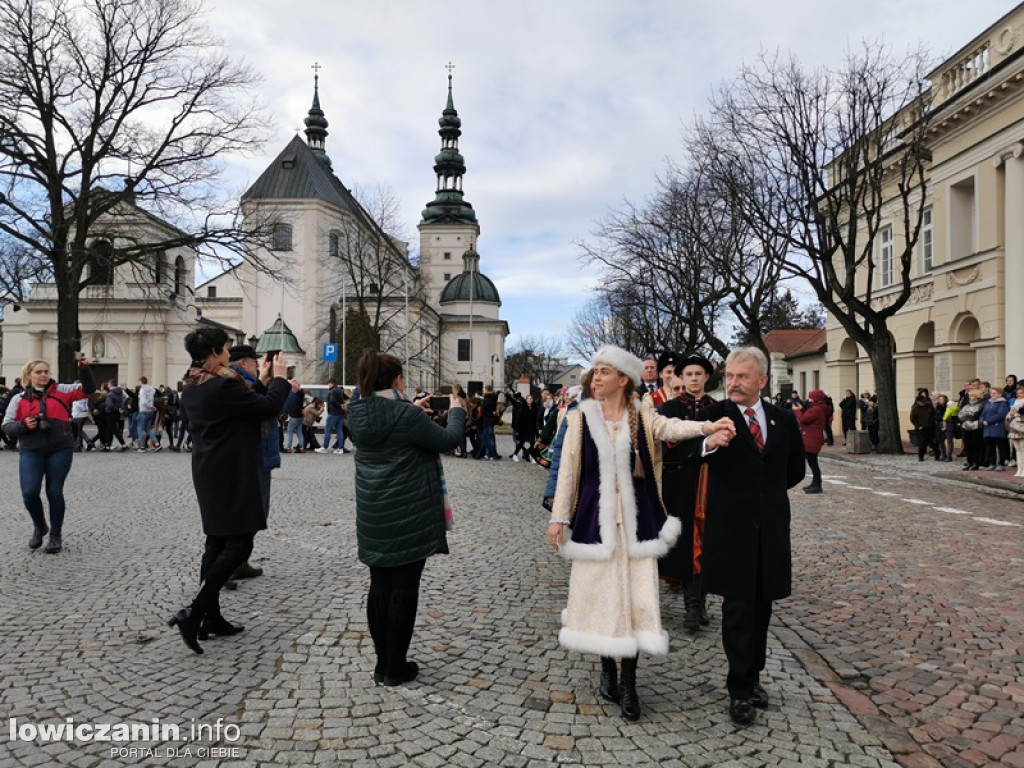 Polonez na Starym Rynku w Łowiczu