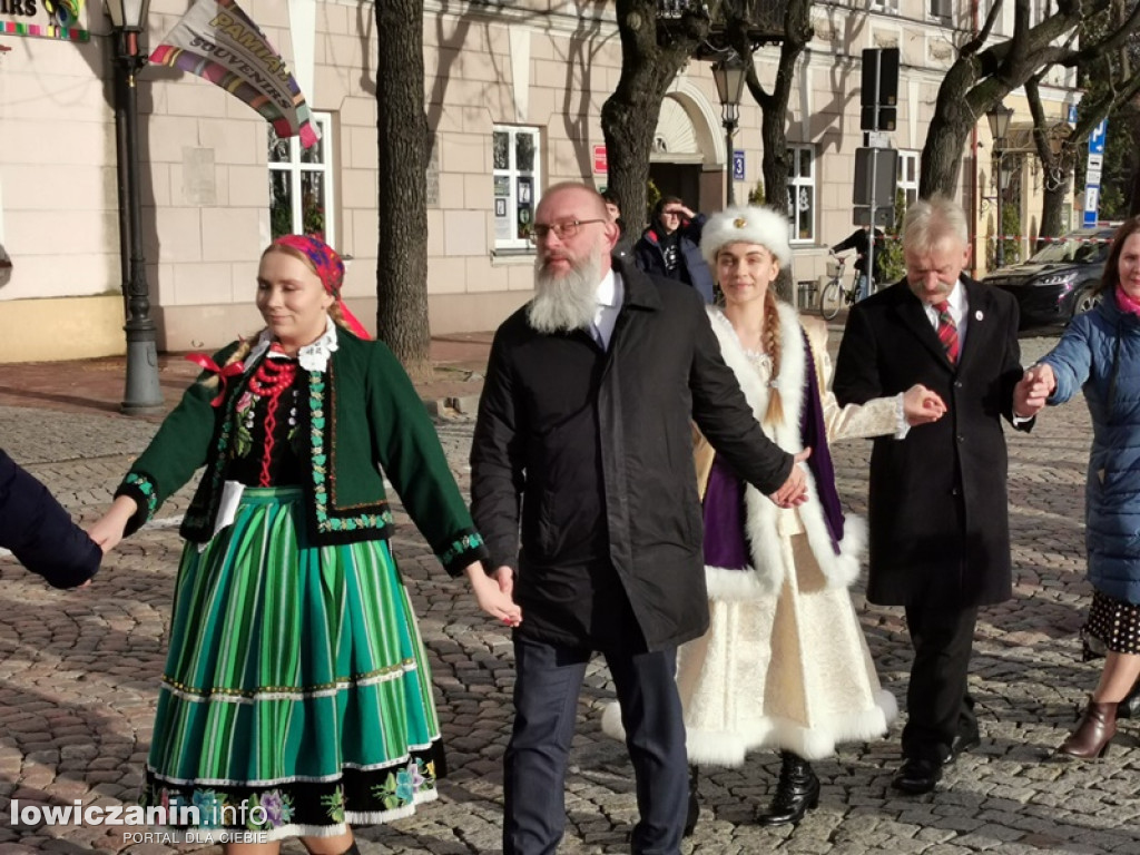 Polonez na Starym Rynku w Łowiczu