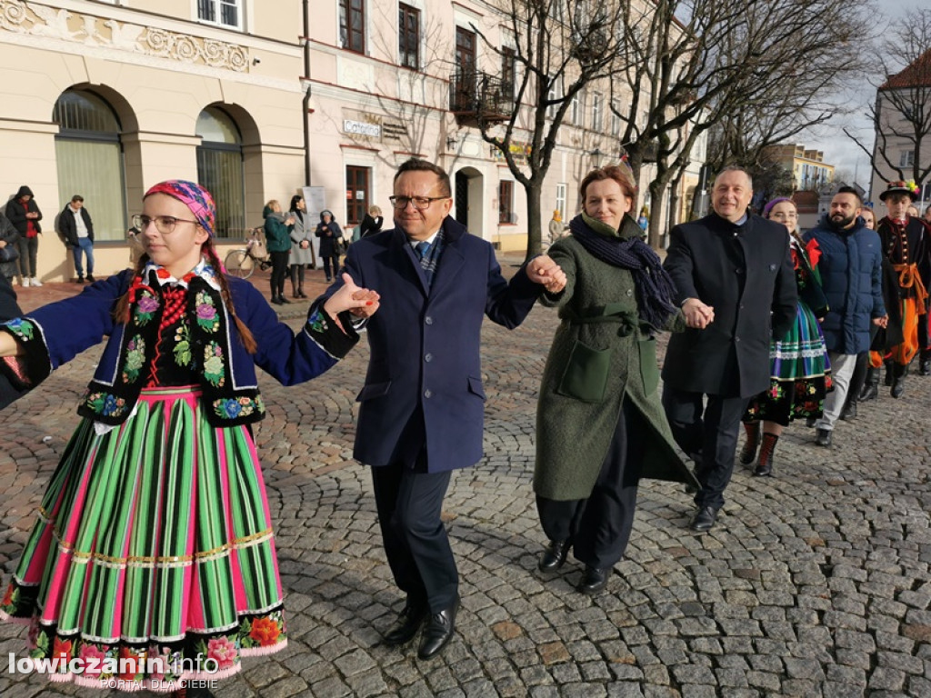 Polonez na Starym Rynku w Łowiczu