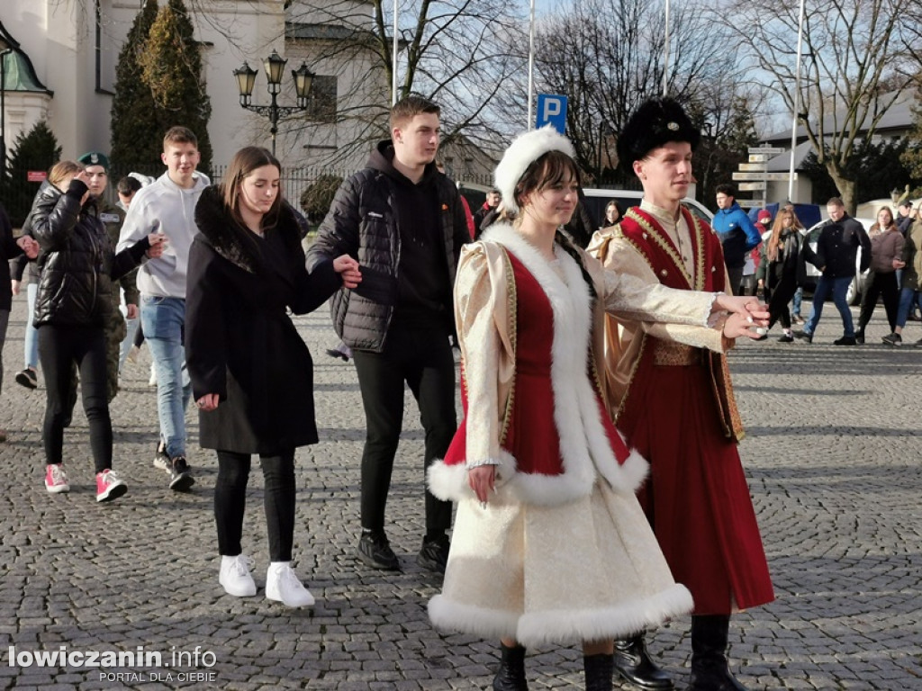 Polonez na Starym Rynku w Łowiczu