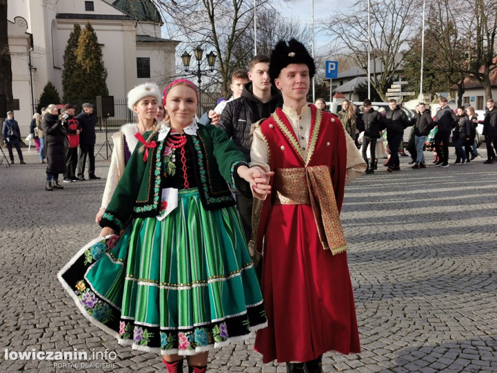 Polonez na Starym Rynku w Łowiczu