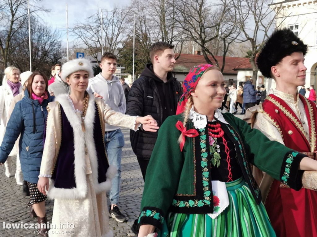 Polonez na Starym Rynku w Łowiczu