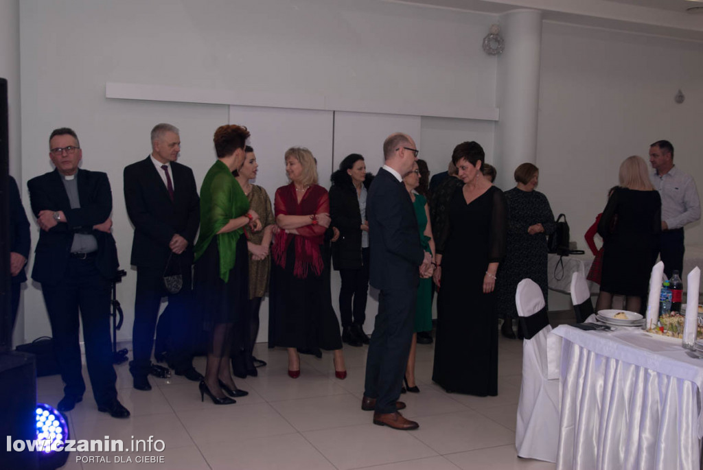 Uczniowie z Bratoszewic bawią się na studniówce