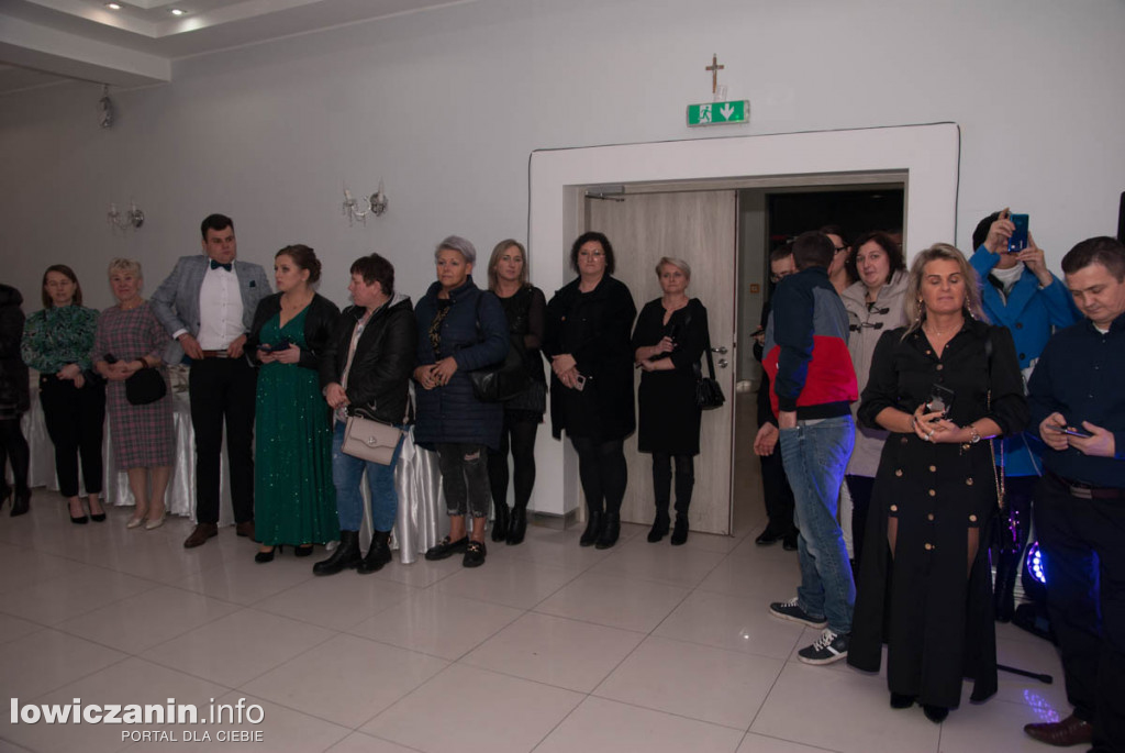 Uczniowie z Bratoszewic bawią się na studniówce