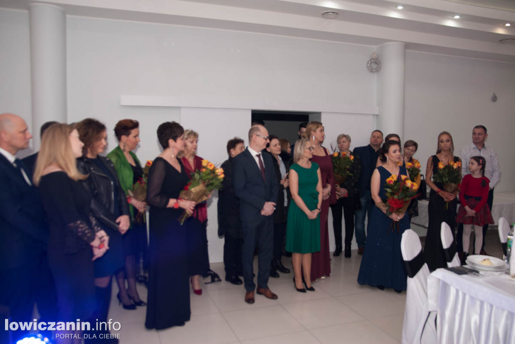Uczniowie z Bratoszewic bawią się na studniówce