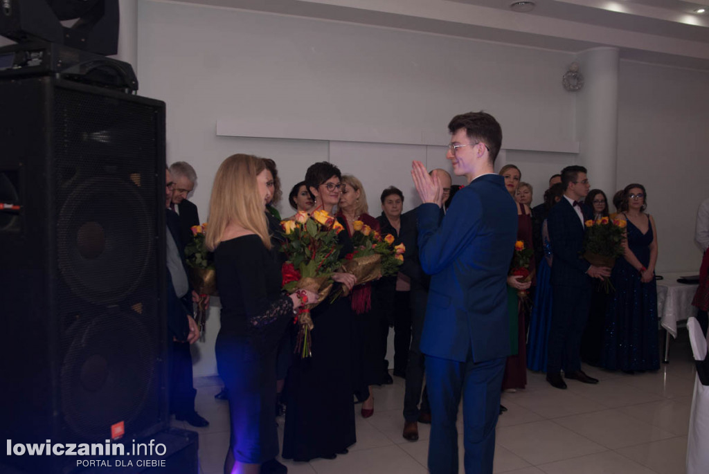 Uczniowie z Bratoszewic bawią się na studniówce