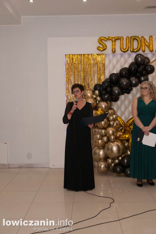 Uczniowie z Bratoszewic bawią się na studniówce