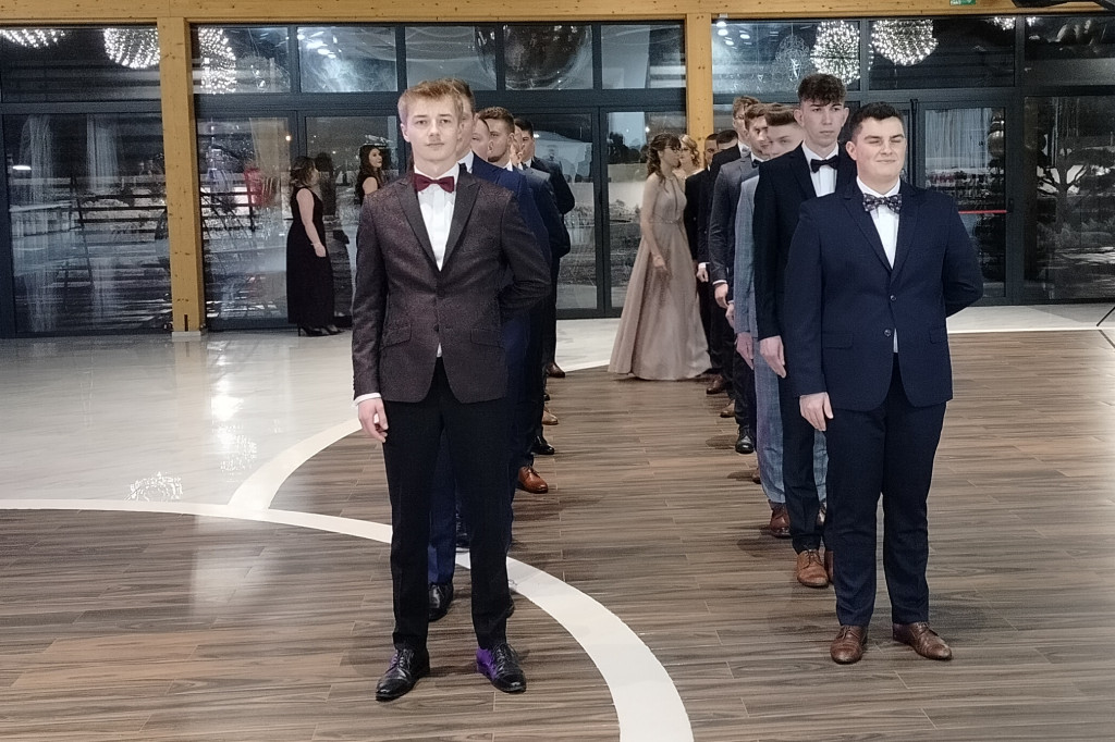 Studniówka uczniów ze Zduńskiej Dąbrowy