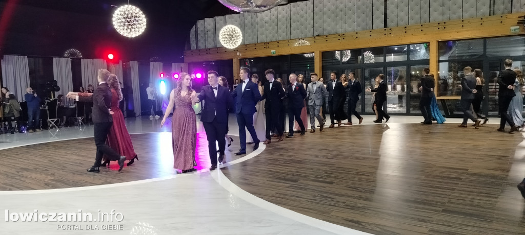 Studniówka uczniów ze Zduńskiej Dąbrowy