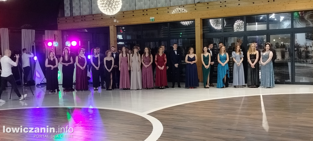 Studniówka uczniów ze Zduńskiej Dąbrowy