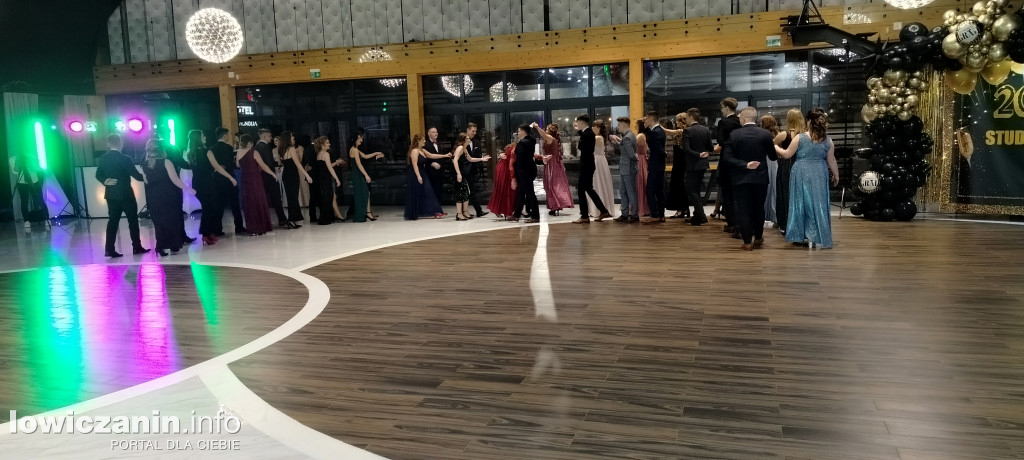 Studniówka uczniów ze Zduńskiej Dąbrowy