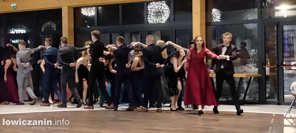 Studniówka uczniów ze Zduńskiej Dąbrowy