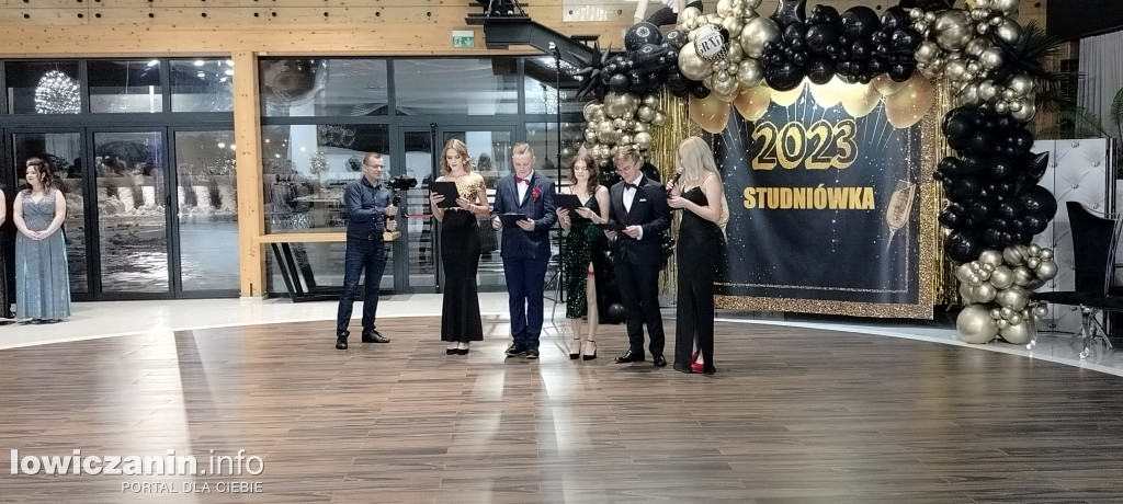 Studniówka uczniów ze Zduńskiej Dąbrowy