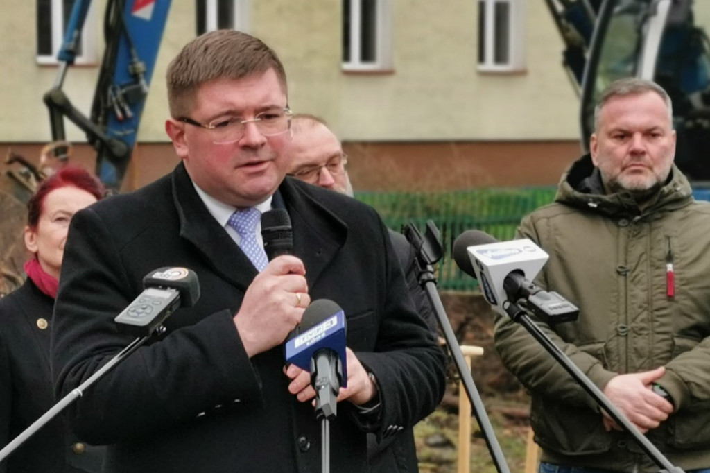 Wbicie pierwszych szpadli na budowie sali gimnastycznej ZSP nr 4