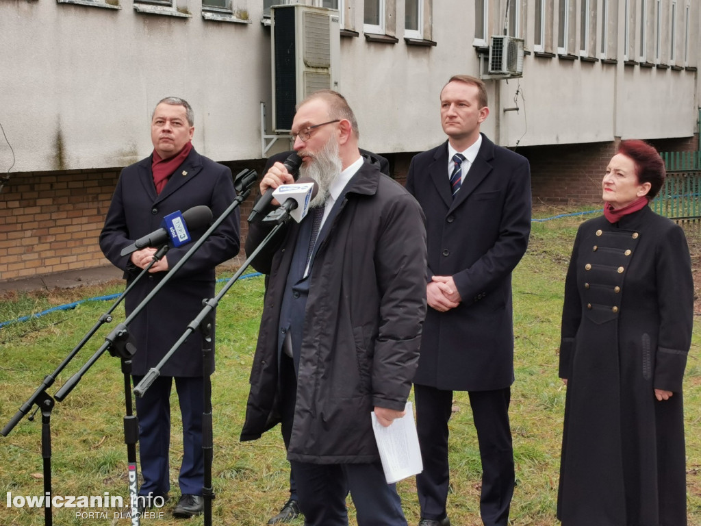 Wbicie pierwszych szpadli na budowie sali gimnastycznej ZSP nr 4