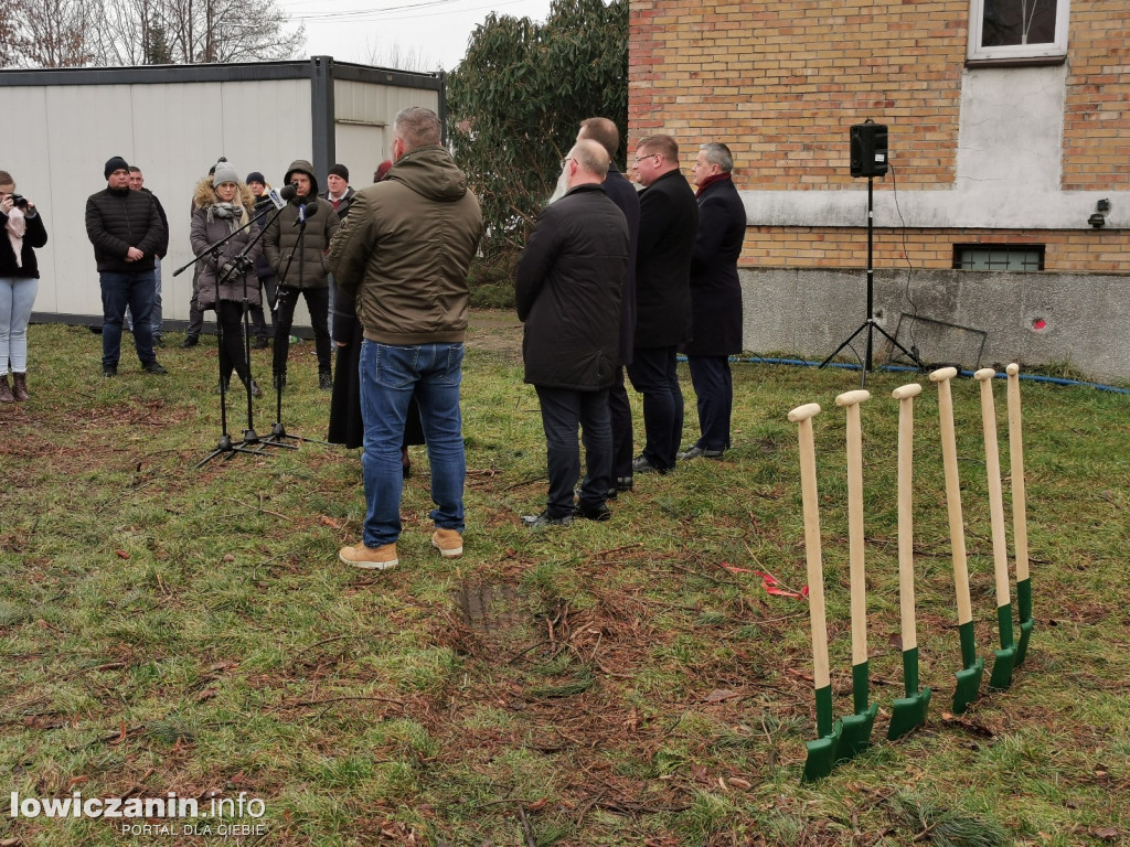 Wbicie pierwszych szpadli na budowie sali gimnastycznej ZSP nr 4