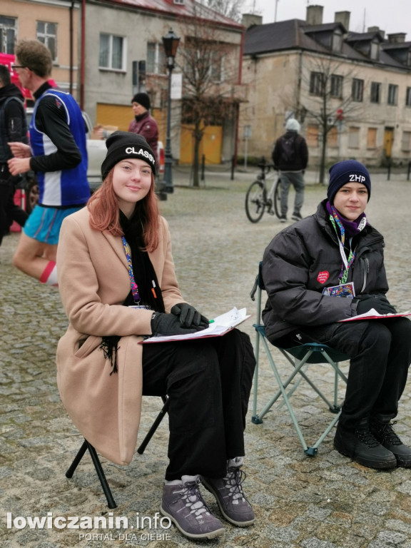 WOŚP Łowicz. Biegi na Nowym Rynku