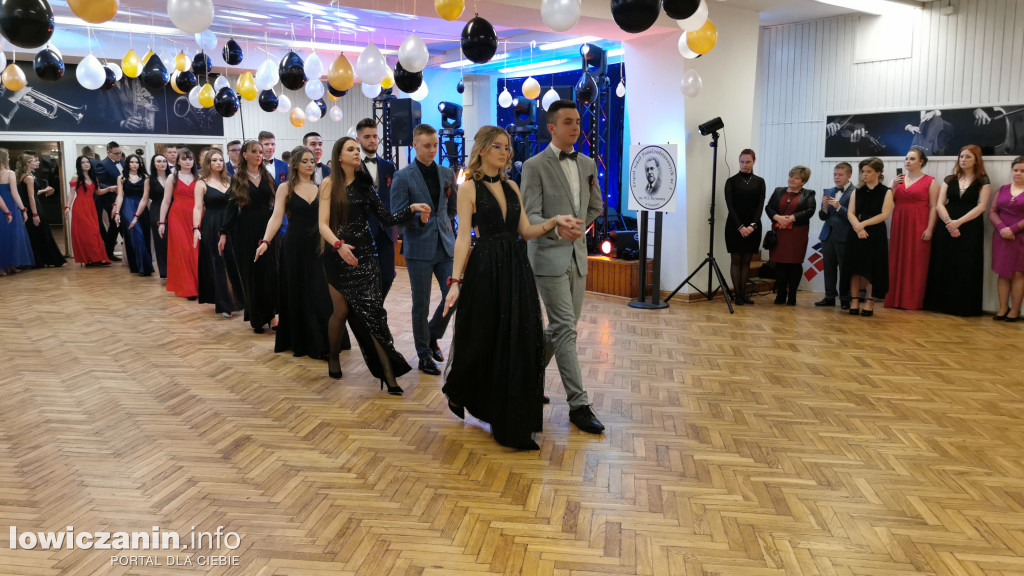 Studniówka uczniów łowickiego Hotelarza