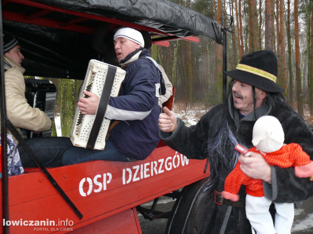 Ostatki. Chodzenie z misiem przez Bobrowniki z 2012 roku