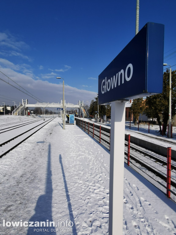 W Głownie i Strykowie kładki nad torami są prawie gotowe