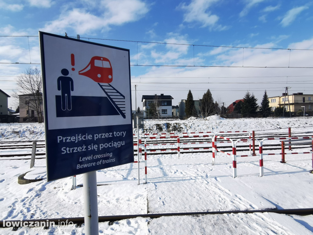 W Głownie i Strykowie kładki nad torami są prawie gotowe