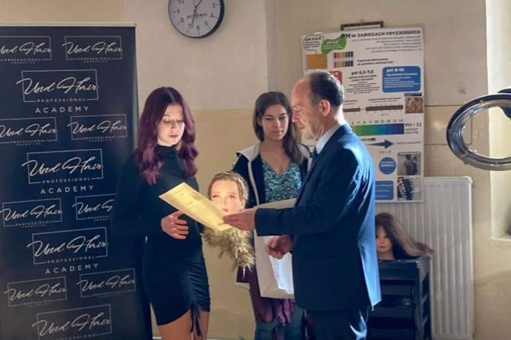 Konkurs fryzjerski w szkole na Podrzecznej