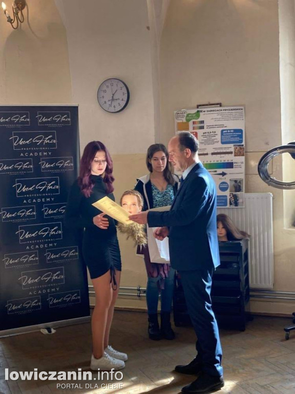 Konkurs fryzjerski w szkole na Podrzecznej