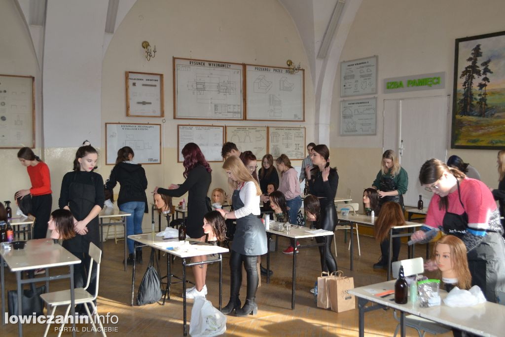 Konkurs fryzjerski w szkole na Podrzecznej
