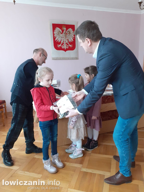 Biblioteka w Nieborowie - rozstrzygnięcie konkursu „Maska karnawałowa”