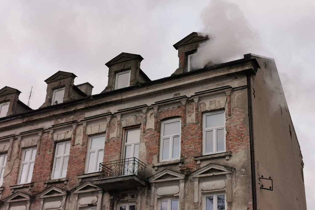 Pożar w kamienicy na ul. Tkaczew w Łowiczu