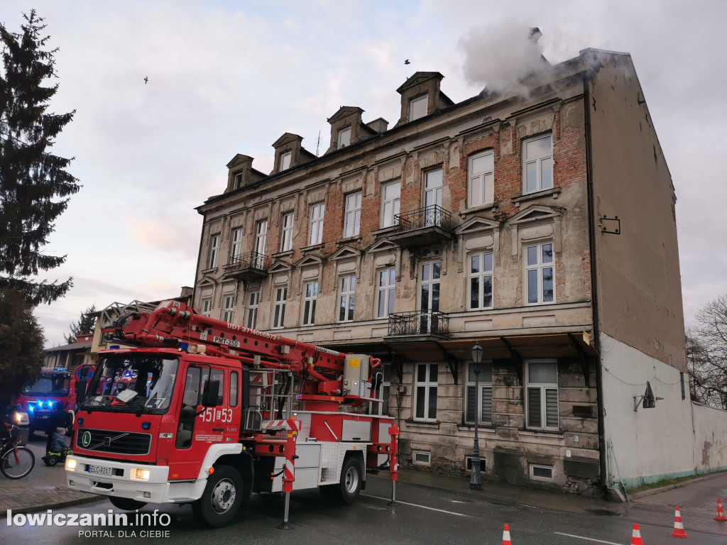 Pożar w kamienicy na ul. Tkaczew w Łowiczu
