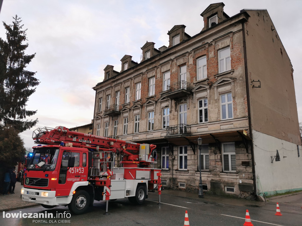Pożar w kamienicy na ul. Tkaczew w Łowiczu