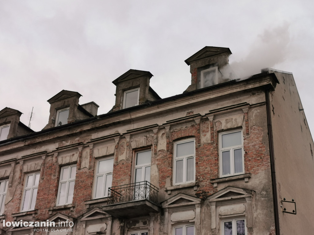 Pożar w kamienicy na ul. Tkaczew w Łowiczu