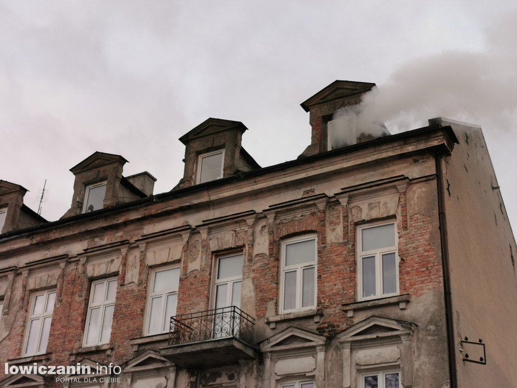 Pożar w kamienicy na ul. Tkaczew w Łowiczu