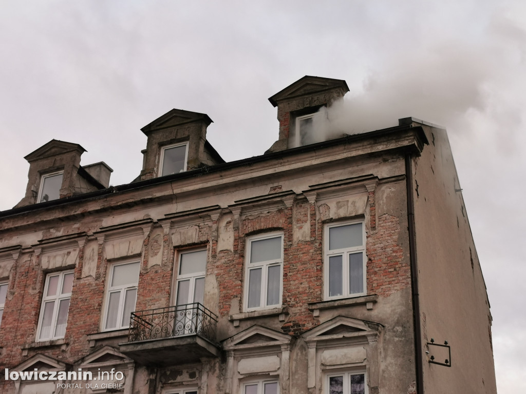 Pożar w kamienicy na ul. Tkaczew w Łowiczu