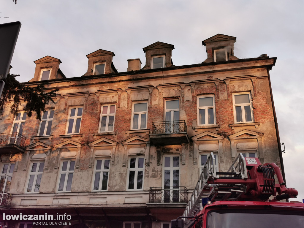 Pożar w kamienicy na ul. Tkaczew w Łowiczu