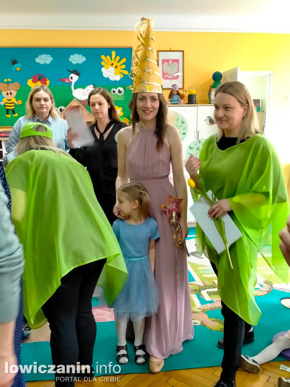 Spektakl „Baśniowy ambaras” w przedszkolu ,,Pszczółka Maja'' w Łowiczu