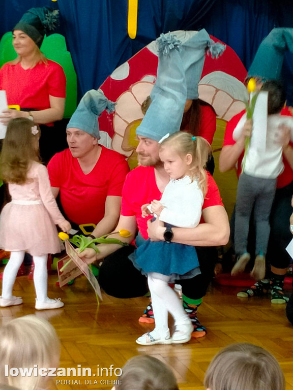 Spektakl „Baśniowy ambaras” w przedszkolu ,,Pszczółka Maja'' w Łowiczu