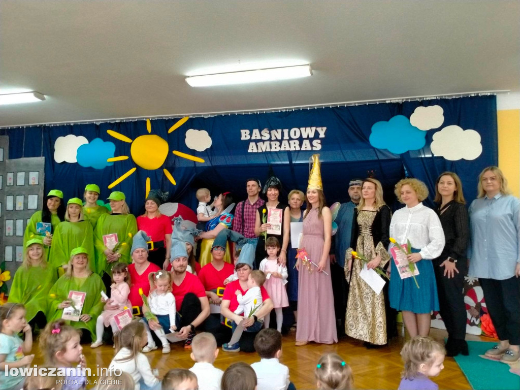 Spektakl „Baśniowy ambaras” w przedszkolu ,,Pszczółka Maja'' w Łowiczu